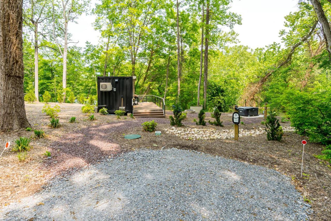Riverside Tiny Cabin W Hot Tub, Fire Pit, & Kayaks Rileyville Buitenkant foto